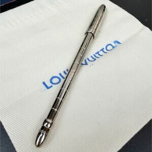 Louis Vuitton Silver agenda planner ink pen! Nice!